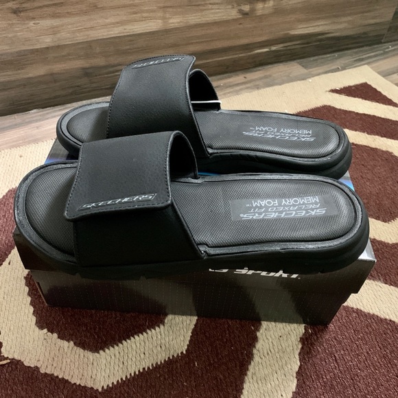 Sketchers Relaxed Fit Slides - Picture 2 of 3